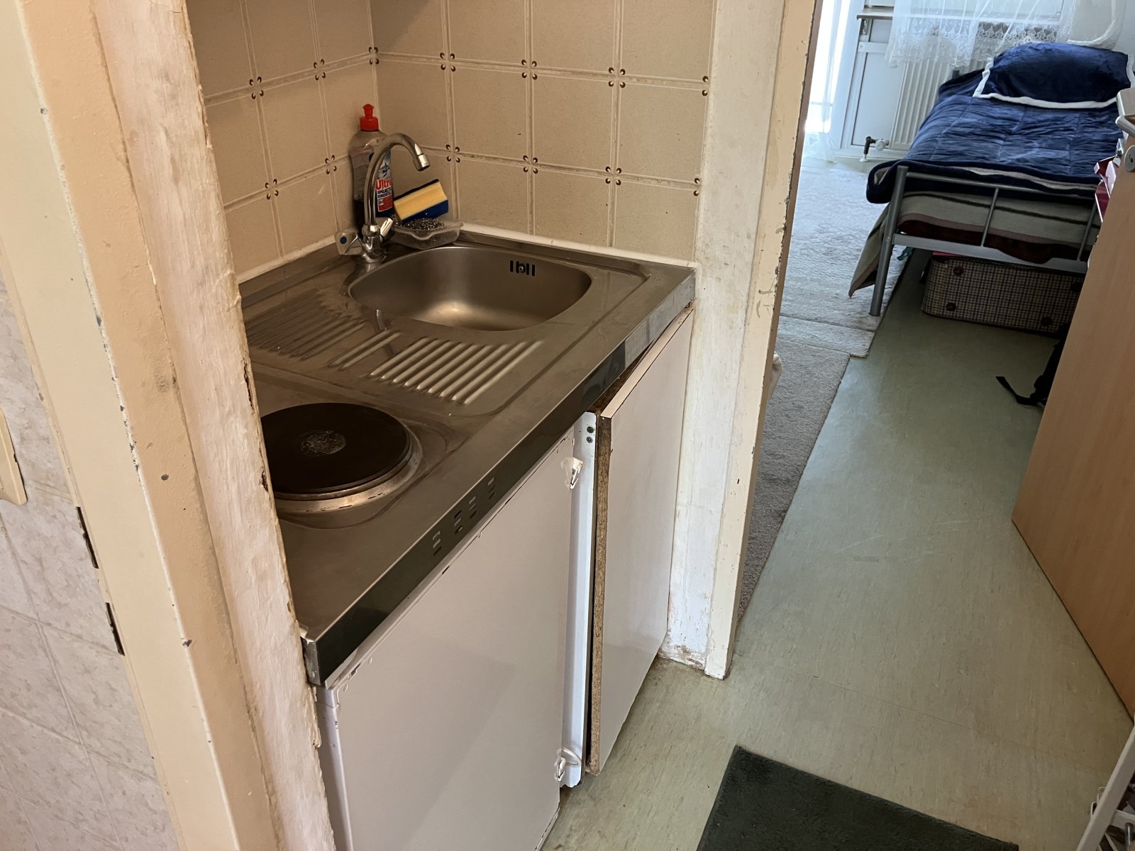 Zweckmäßiges Balkon-Apartment mit guter Busanbindung