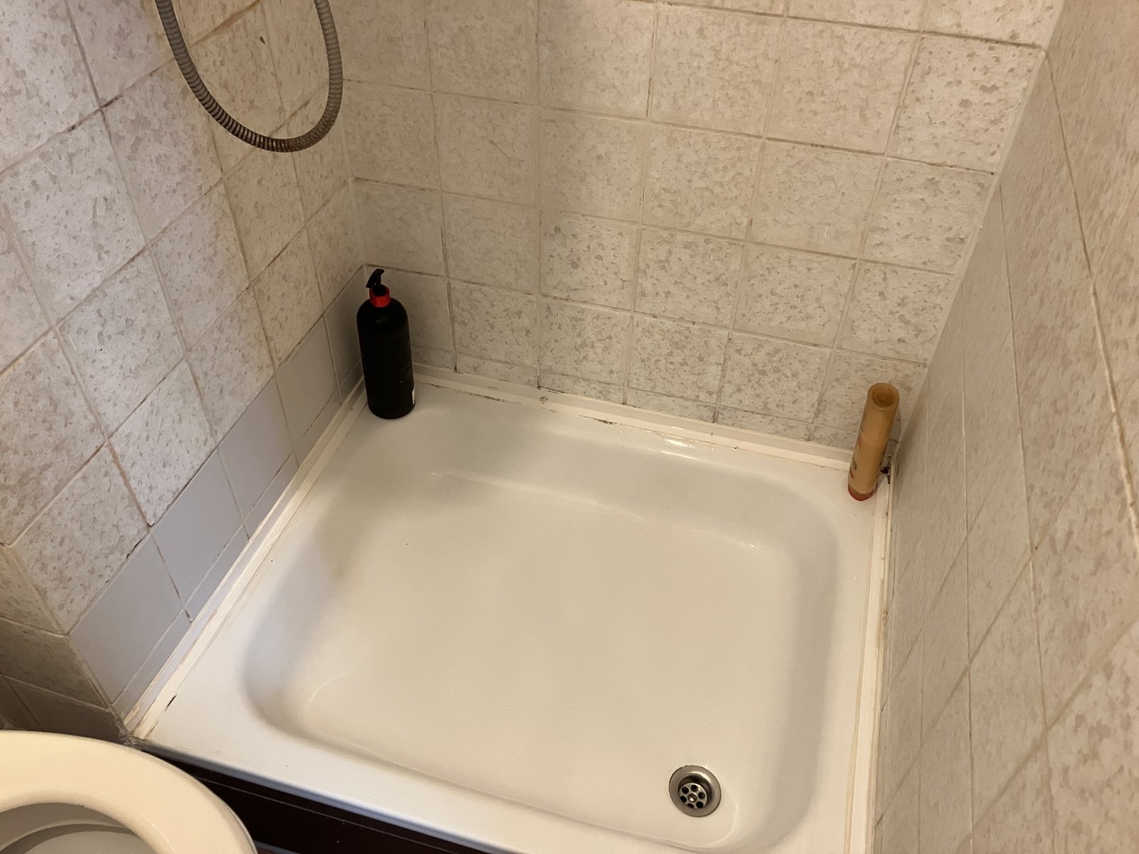 Zweckmäßiges Balkon-Apartment mit guter Busanbindung