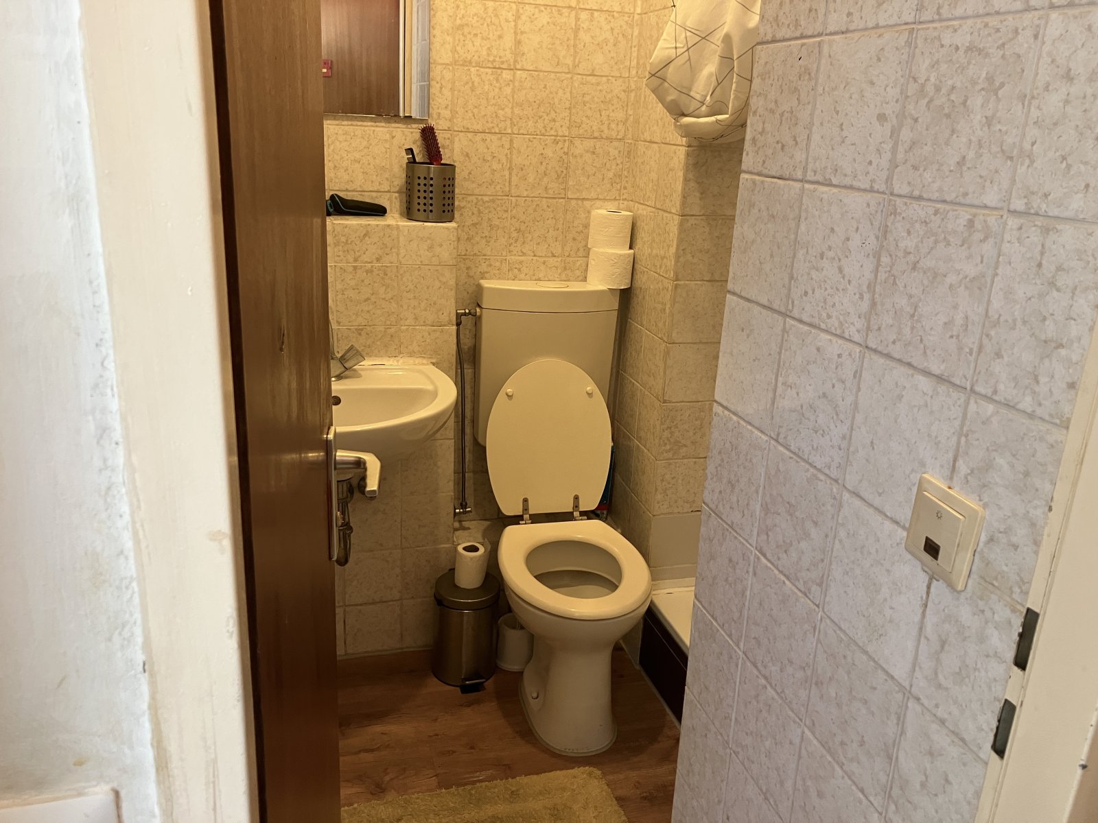 Zweckmäßiges Balkon-Apartment mit guter Busanbindung