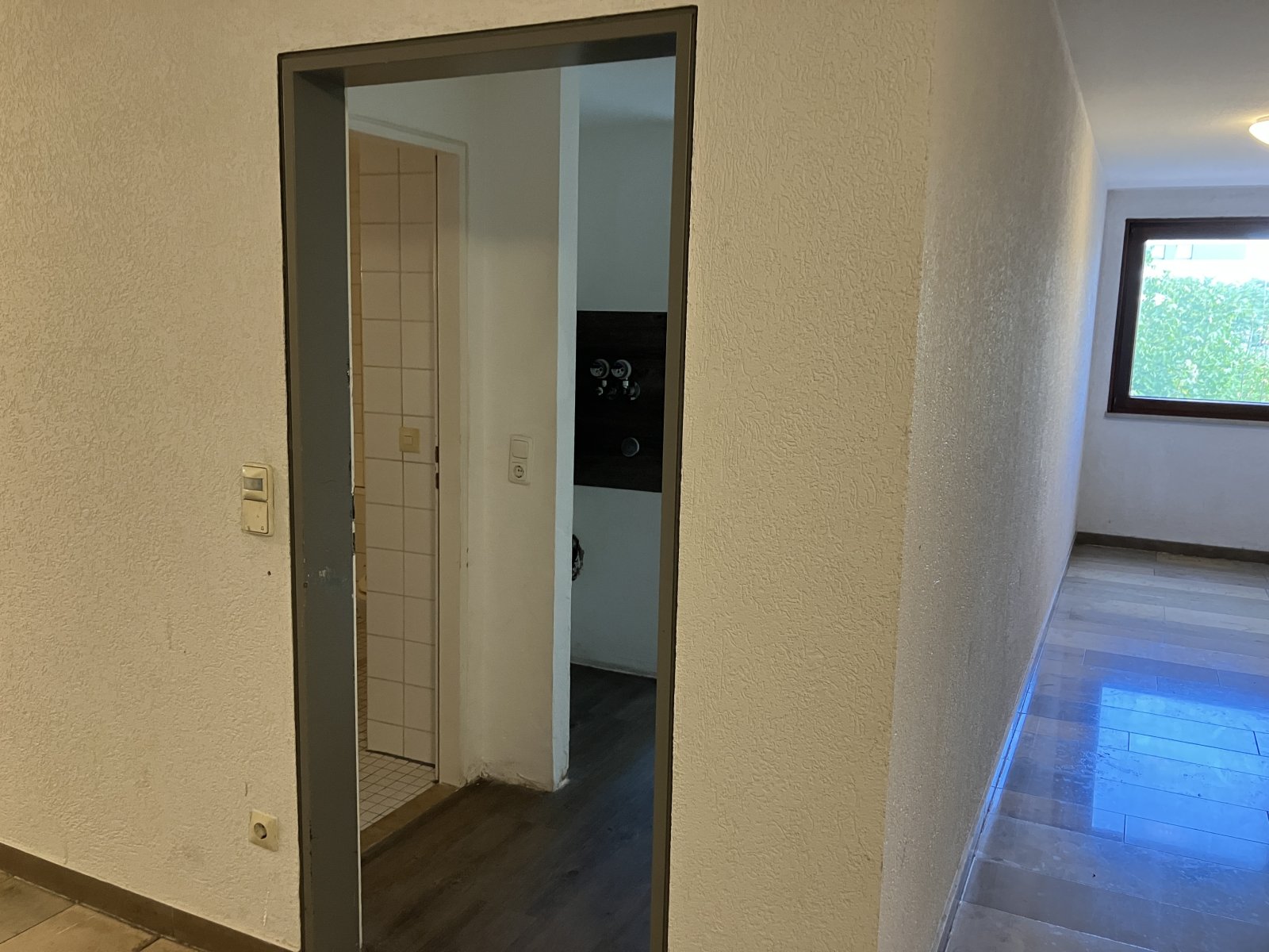 Frisch-renoviertes 1-Zi.-Ap. mit Duschbad und Balkon