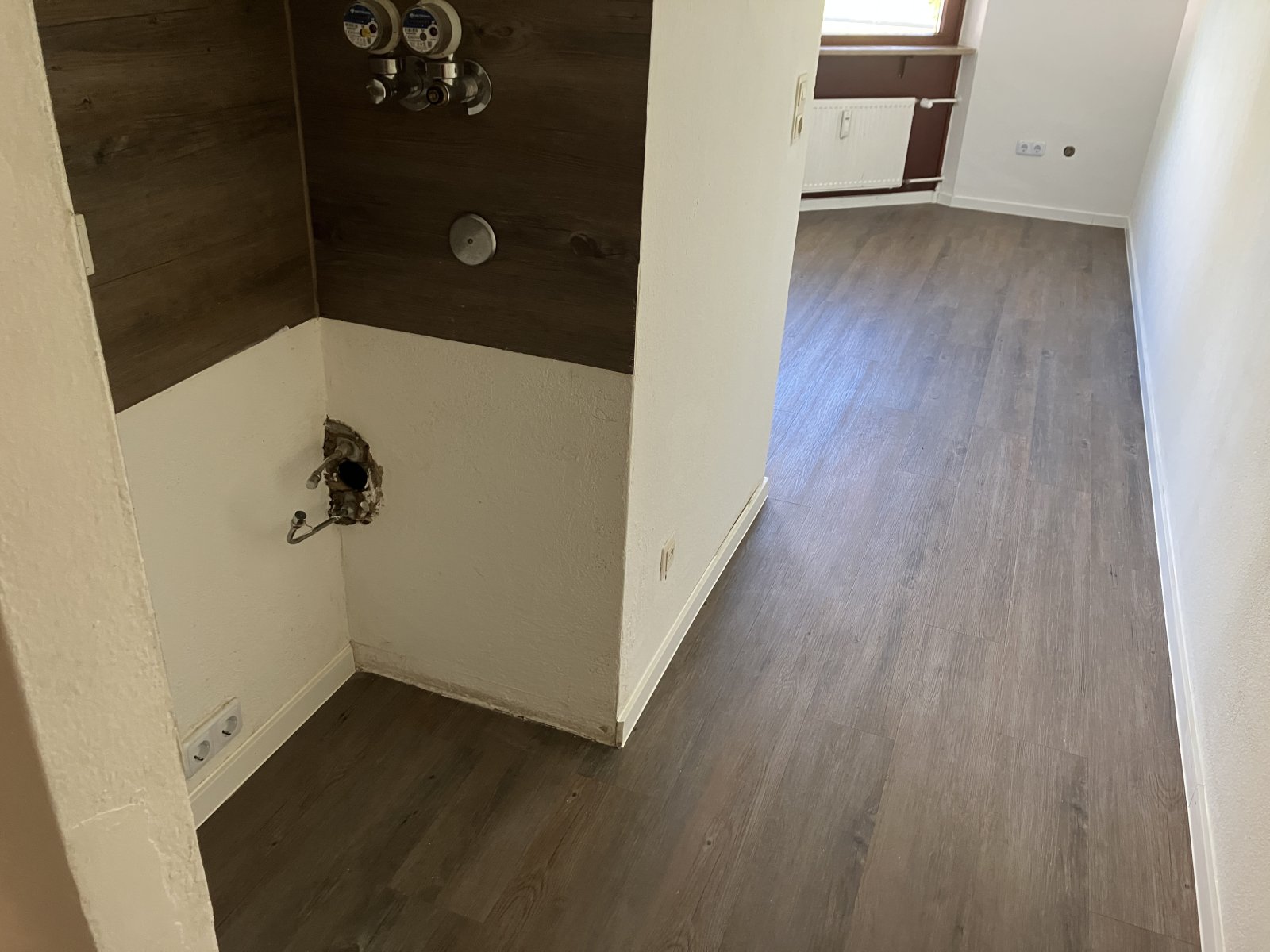 Frisch-renoviertes 1-Zi.-Ap. mit Duschbad und Balkon