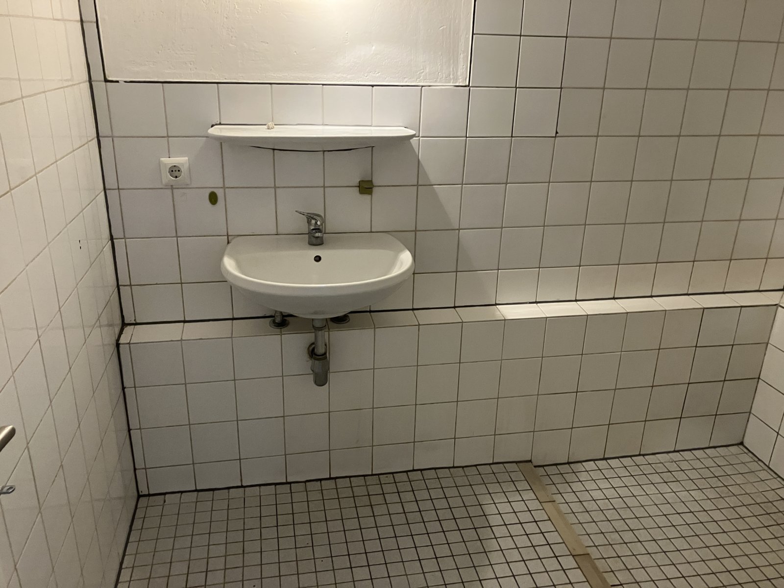 Frisch-renoviertes 1-Zi.-Ap. mit Duschbad und Balkon